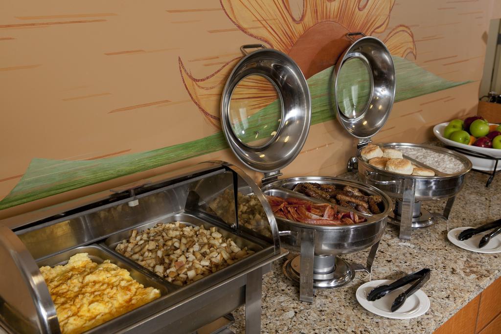 Hotel At Waterwalk Wichita Ngoại thất bức ảnh